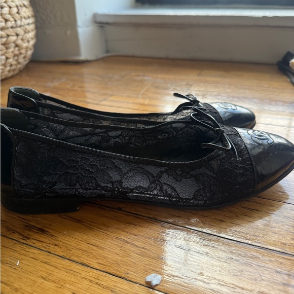 Chanel Black Lace Cap-Toe Ballet Flats- Sz 41 - Picture 7 of 9